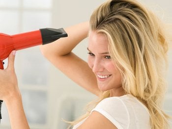 How to style dyed hair to prevent fading - Garnier