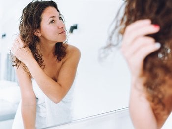 The right way to condition curls - Garnier