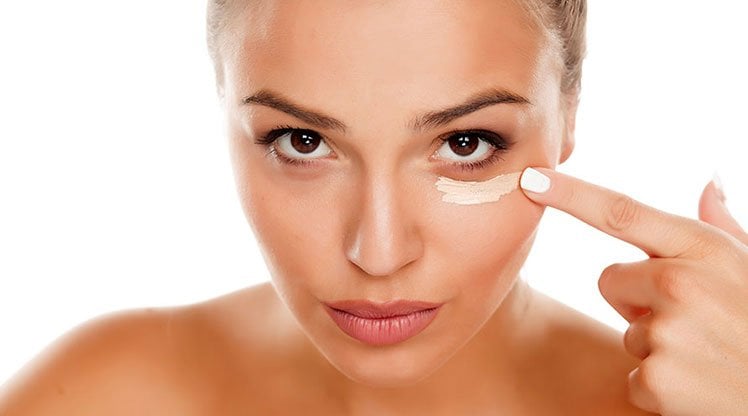 how_to_use_concealer_to_cover_up_skin_imperfections_sm